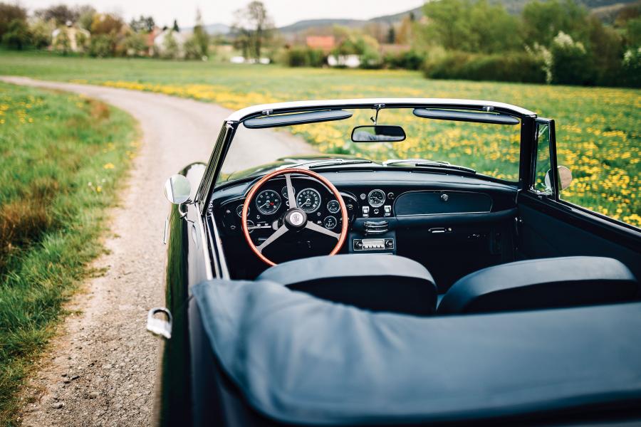 Детали экстерьера Aston Martin Volante 1965 года  (фото 20 из 35)